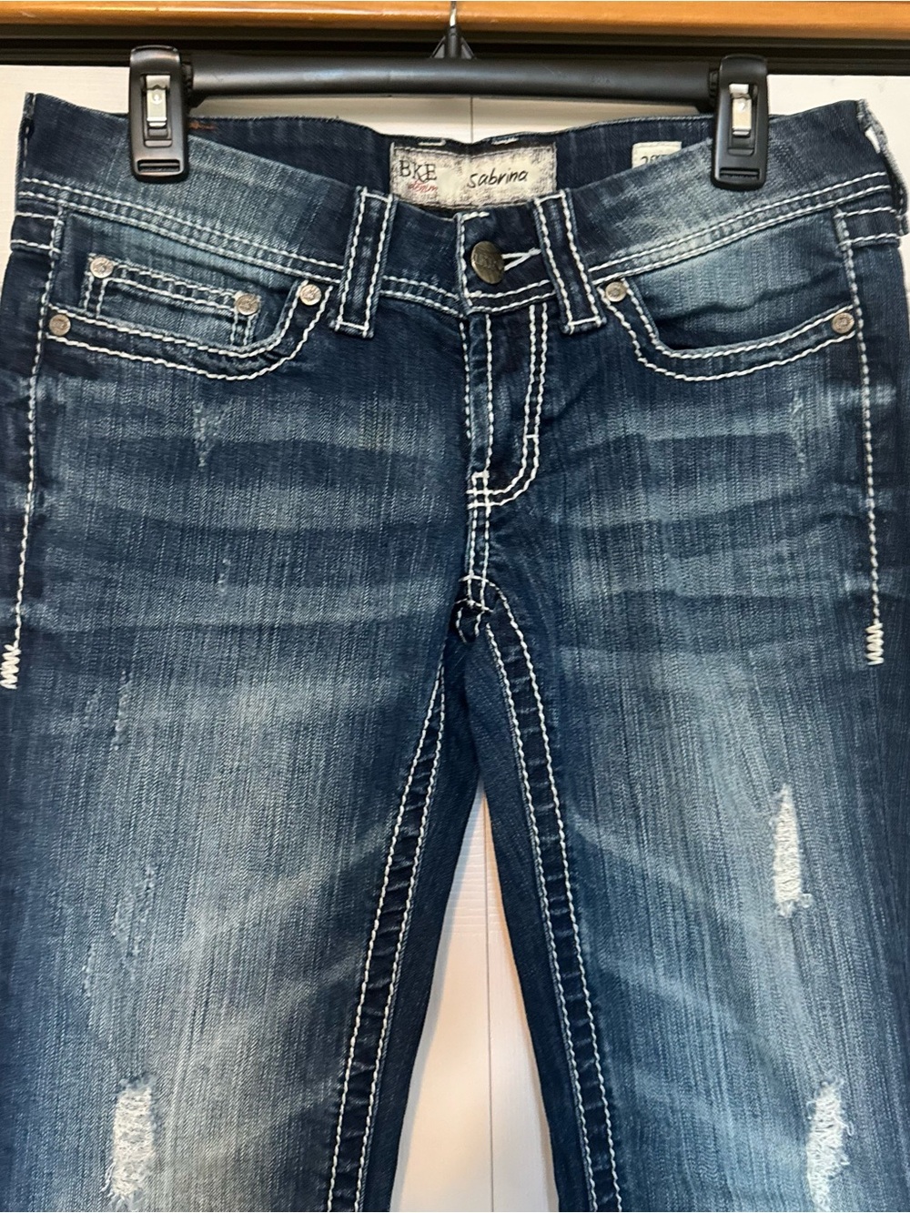 BKE Sabrina Bootcut Medium Wash Boot Cut Distressed Low Rise Stretch Jeans 28 - Picture 2 of 8